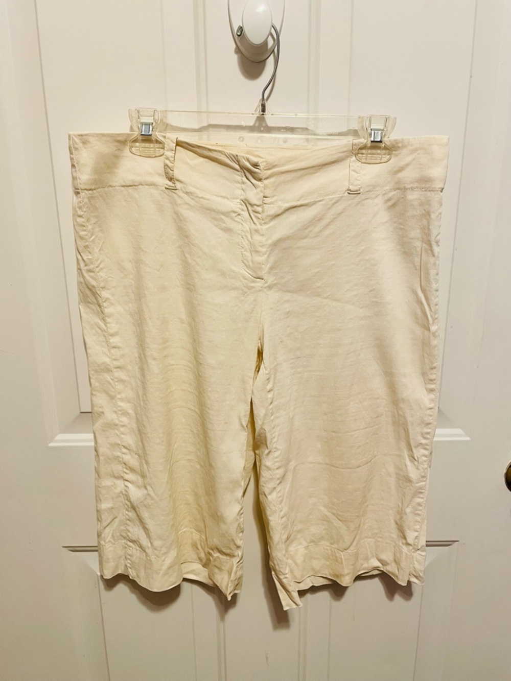 Theory Cream Lightweight Linen-Blend Bermuda shorts